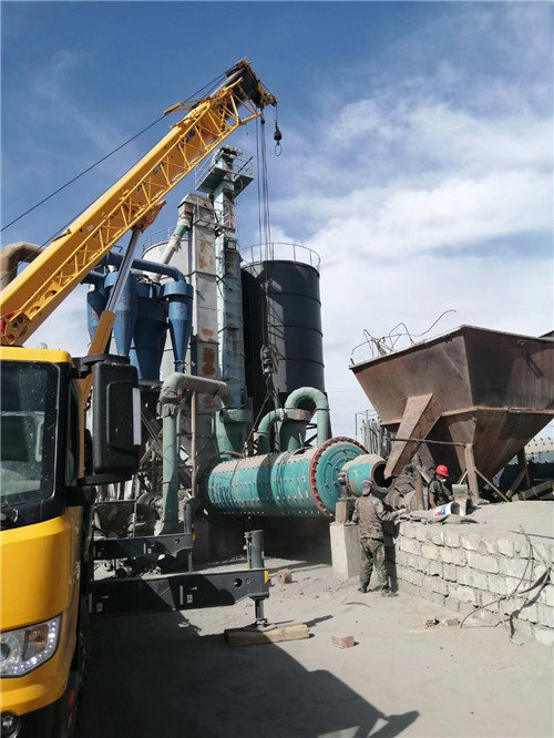 珲春市设备搬运等各类工程项目中，吊车起着关键作用