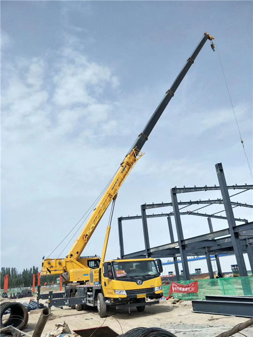 珲春市超高层建筑钢结构吊装案例